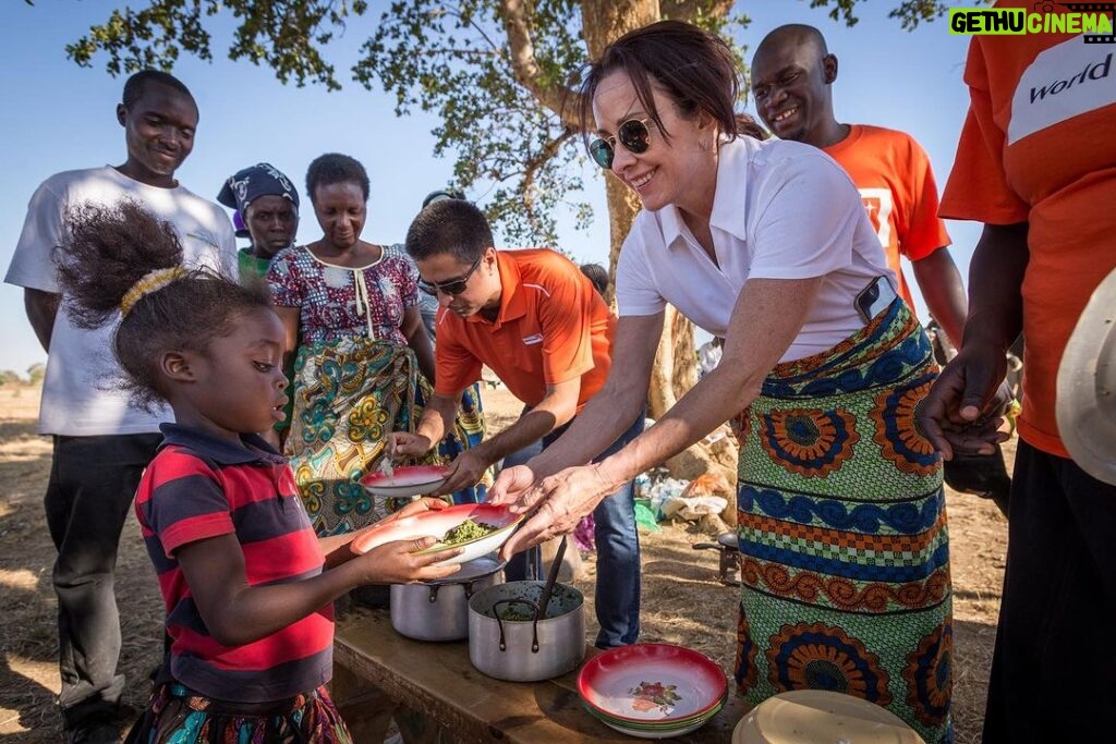 Patricia Heaton Instagram - 🌍✨ Let's make this #WorldFoodDay about giving back and spreading joy. Together with @WorldVisionUSA, we can help millions of the most vulnerable people around the world not go to bed hungry. There are two ways to help. Donate to World Vision’s Hunger Relief Fund or shop the World Vision Gift Catalog to give a gift that truly grows in impact. Link in bio and in stories! #WorldFoodDay #WorldVision #GiveBack #EndHunger
