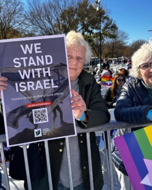 Patricia Heaton Instagram - Nothing but love 🇮🇱❤️

 #marchforisrael #MarchAgainstAntisemitism
