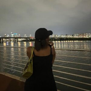 Patricia Thona Yiombi Instagram - 몇 달 전까지만 해도 작가님이었는데 이젠 밥도먹구 쇼핑도하구 한강도 같이가는언니~~😜🫶🏾