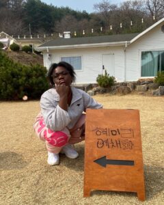 Patricia Thona Yiombi Instagram - 어제 28일끝으로 “혜미리예채파”가 끝이났습니당 먼저 우리 멤버 언니들 고맙고 행복했엉💛그 동안 시청해 주셔서 감사하고 매번 촬영 때 이쁘게 찍어주시는 감독님들 매번 좋은 리액션해주시는 모든 스태프분들 감사합니당💚 안녕👋🏾