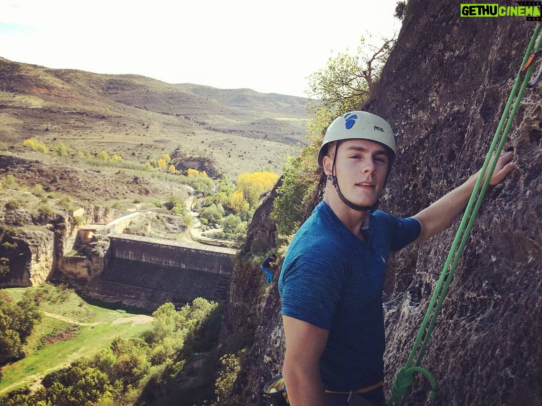 Patrick Criado - 18.6K Likes - From the top to the 🔝🏞️🧗♂️.
A las órdenes de @gl_climbing
Ha sido un placer, compañero! 💪
