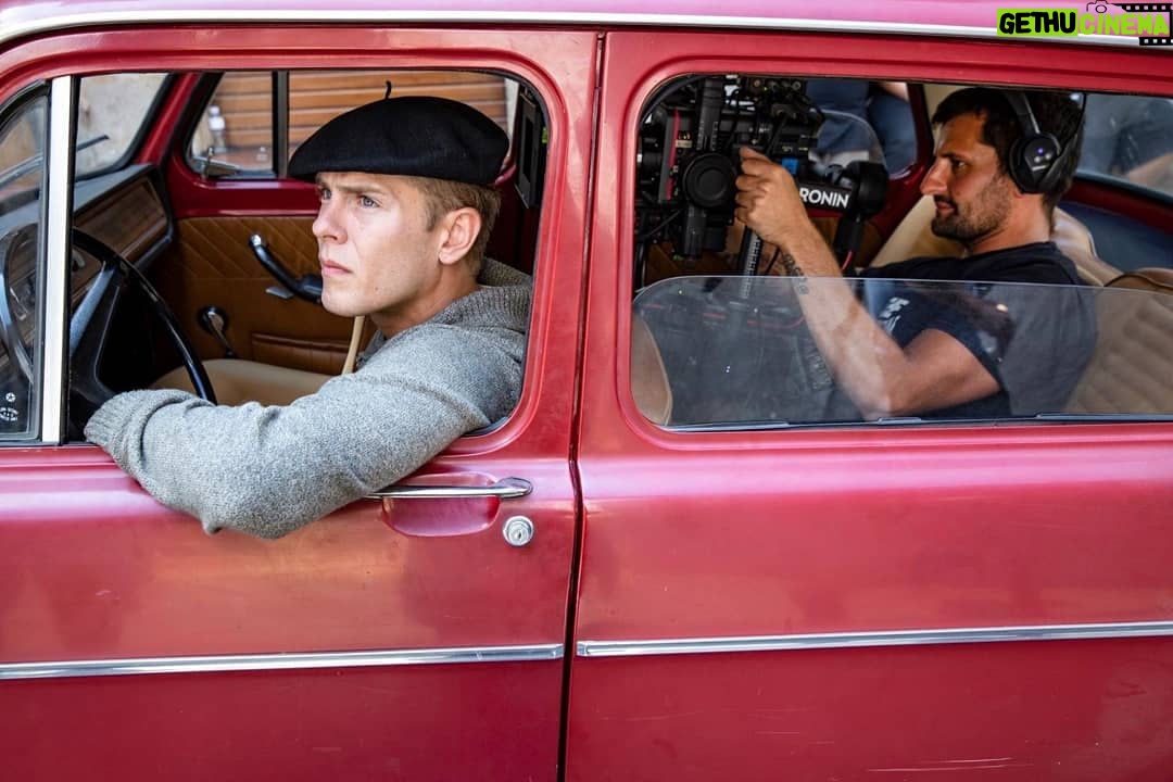Patrick Criado - 13.8K Likes - Recordando aquellos tiempos en las vascongadas rodando #LaLíneaInvisible, serie para @movistarplus dirigida por @marianobarrosocine.
Narra los inicios de ETA, desde los orígenes, cómo se creó, hasta el primer asesinado y asesinato de la organización.
Gracias a todos por sacar este proyectazo adelante.
Echo de menos a estos chavalucos tan guapos y buena gente.
@joanamargosrubert @nanitita @alecs995