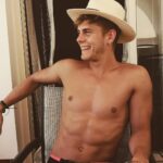 Patrick Criado Instagram - Quítame el pan, si quieres Quítame el aire, pero no me quites tu risa. 😍