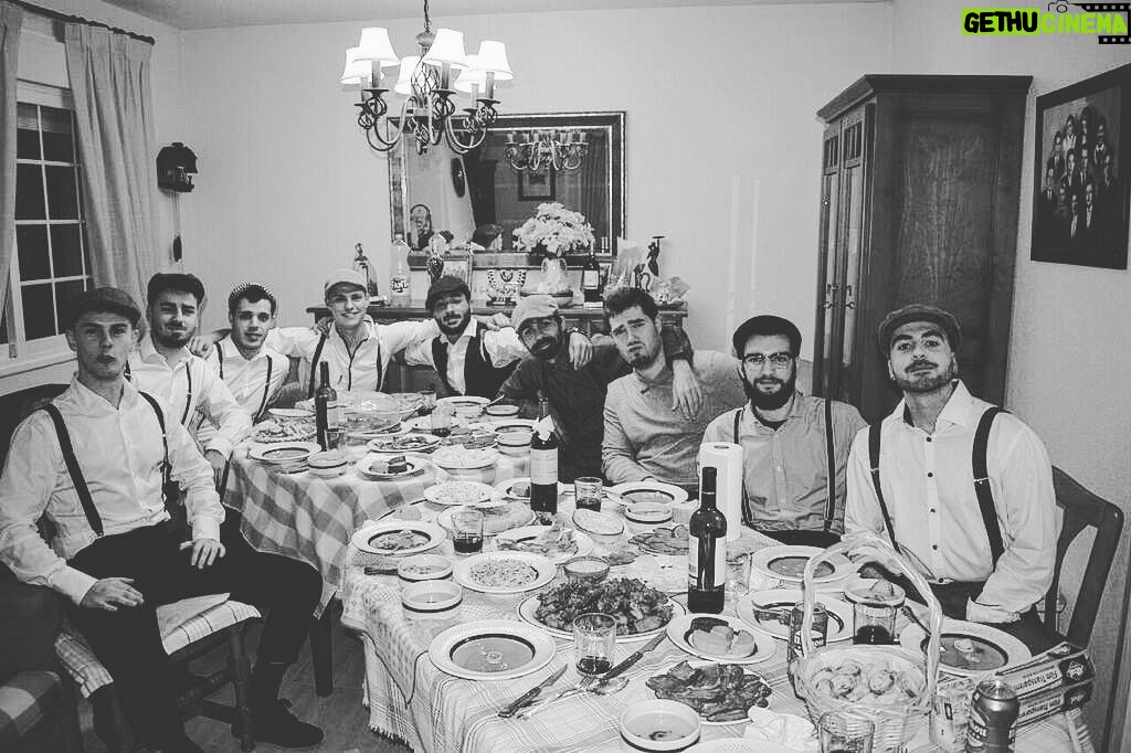 Patrick Criado Instagram - Con la familia 🤘🤘 Por muchos más años así! 😃😃 F.E.L.I.P.A #felipafanshooligans #nochevieja #2018