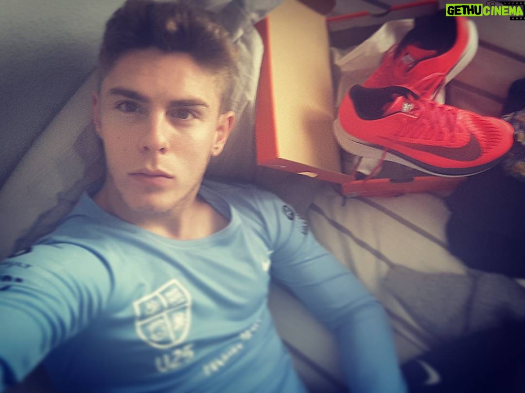 Patrick Criado - 20.2K Likes - Ya tenemos todo listo para correr la San Silvestre 2017! A tope con los "Peaky Fucking Runners" madafakaa!!
#llegaremos #dametiempo #sansilvestre2017 #nike