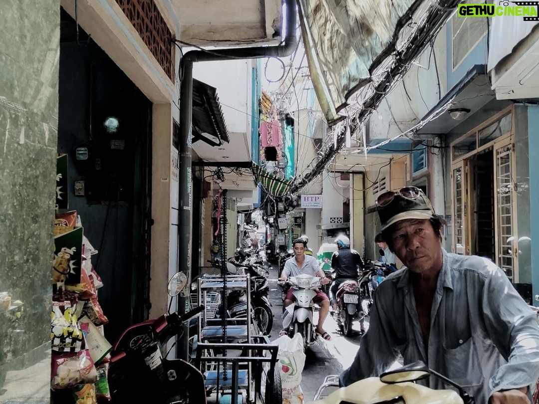 Patrick Criado Instagram - Awakening Nhà thờ chính tòa Đức Bà Sài Gòn
