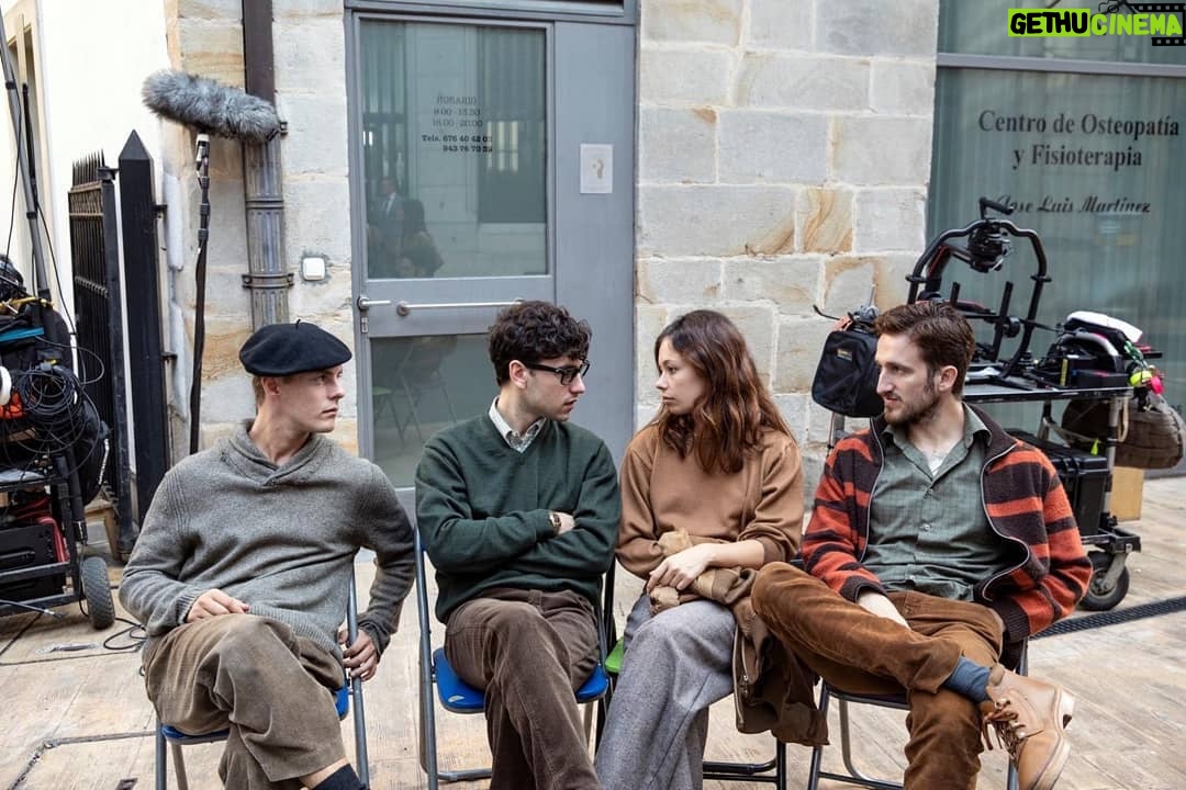 Patrick Criado - 13.8K Likes - Recordando aquellos tiempos en las vascongadas rodando #LaLíneaInvisible, serie para @movistarplus dirigida por @marianobarrosocine.
Narra los inicios de ETA, desde los orígenes, cómo se creó, hasta el primer asesinado y asesinato de la organización.
Gracias a todos por sacar este proyectazo adelante.
Echo de menos a estos chavalucos tan guapos y buena gente.
@joanamargosrubert @nanitita @alecs995