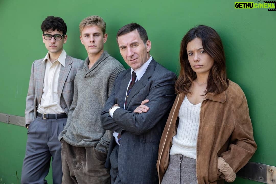 Patrick Criado - 13.8K Likes - Recordando aquellos tiempos en las vascongadas rodando #LaLíneaInvisible, serie para @movistarplus dirigida por @marianobarrosocine.
Narra los inicios de ETA, desde los orígenes, cómo se creó, hasta el primer asesinado y asesinato de la organización.
Gracias a todos por sacar este proyectazo adelante.
Echo de menos a estos chavalucos tan guapos y buena gente.
@joanamargosrubert @nanitita @alecs995