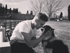 Patrick Criado Instagram - 😀😀🐶🤟