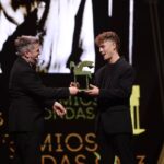 Patrick Criado Instagram - Recibir el Premio Ondas 2023 a mejor interpretacion masculina ex aequo junto con @juandiegobotto ha sido un honor! Gracias @premiosondas por este reconocimiento tan bonito, que es gracias, a todas las personas que trabajaron en @nochestefia. Gracias a todas ellas. Una gran noche de esas que voy a recordar toda la vida 🎬💜 @premiosondas @buendiaestudios @atresplayer @nochestefia @dsquared2 @golf_s.a @adolfodominguezofficial