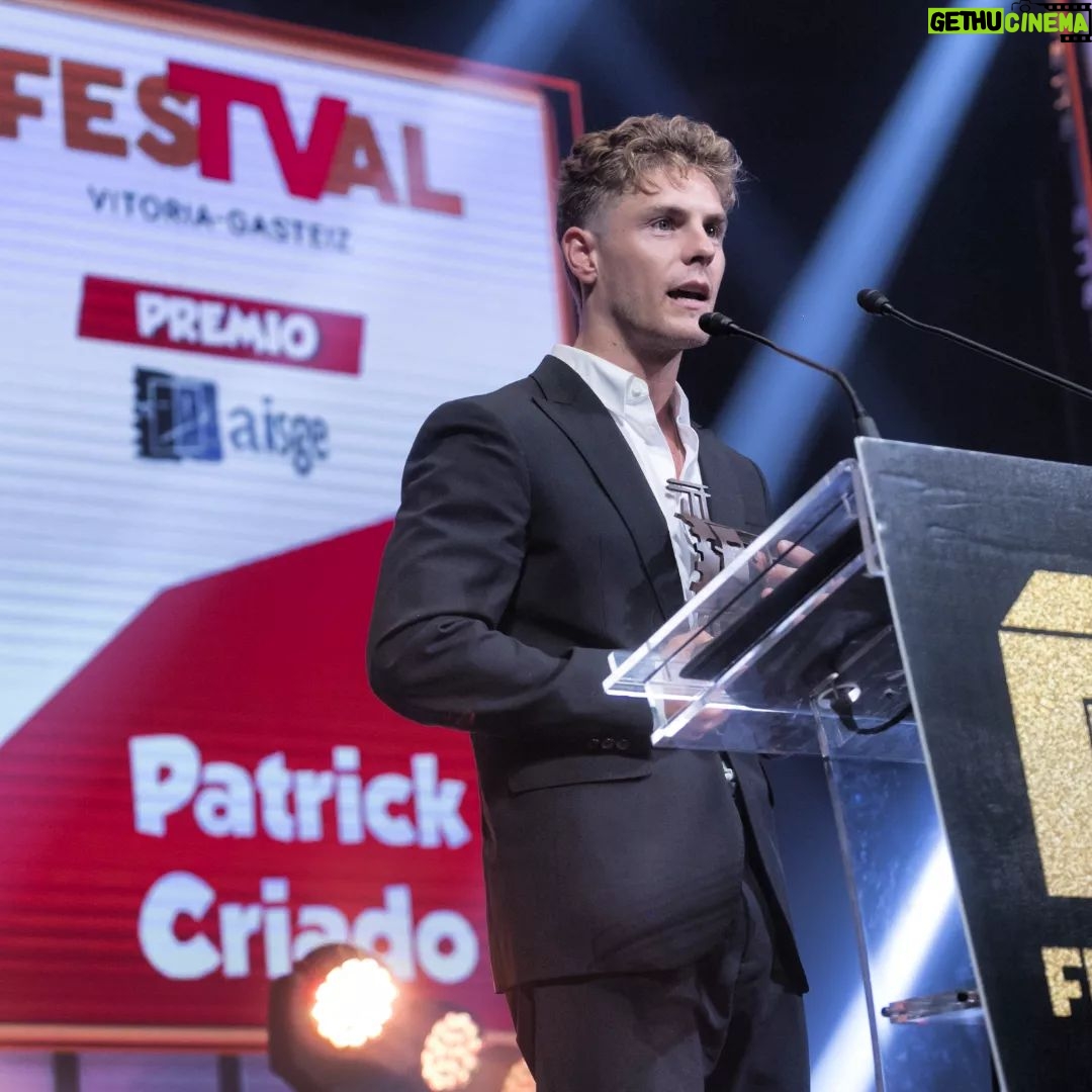 Patrick Criado - 14.1K Likes - Gracias @festval_oficial por este reconocimiento de @somos_aisge a mi trabajo en @nochestefia y por acogerme tan bien durante el festival.
Como ya dije, esto es de todas las personas que han participado en la serie, sin excepción, GRACIAS.
@atresplayer @buendiaestudios