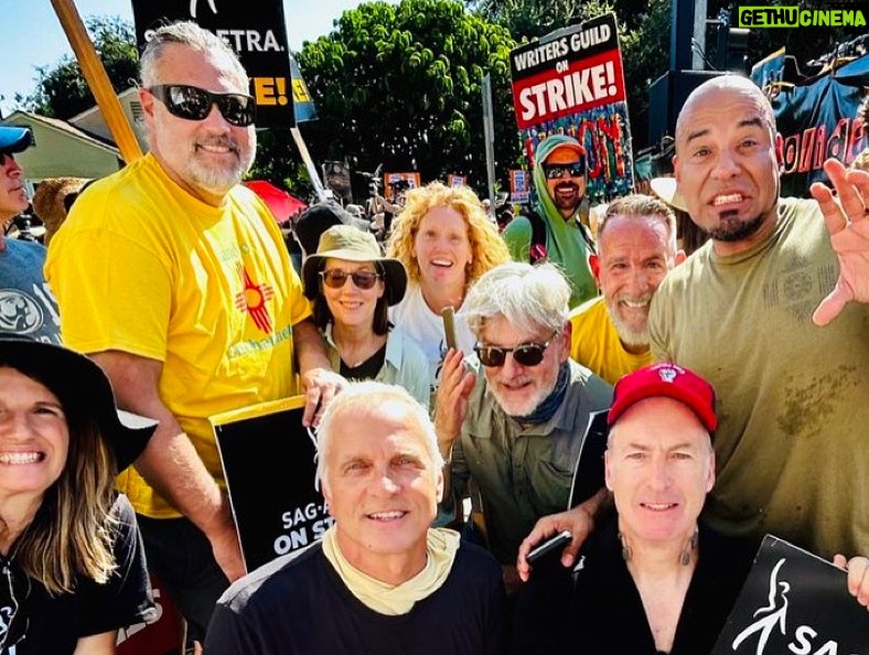 Patrick Fabian Instagram - A Day of Solidarity. #UNIONSTRONG💪 @sagaftra @iatse @wgawest @wgaeast @therealbobodenkirk @photomatt600 @mandyfab @jennofthefuture @julie.pearl.slater @danielmoncada @luis_moncada @audreyscoresmoore @spencergarrett1 @ed_begley_jr