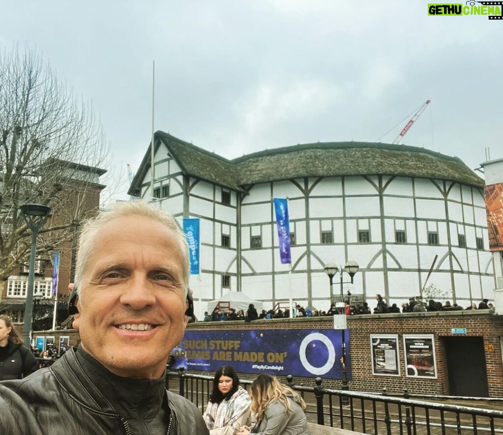 Patrick Fabian Instagram - “Oh! For A Muse Of Fire!”……paying homage to #williamshakespeare at @the_globe in #London @williamshakespearequotes #ItsHardToBeTheBard #ActorsLife