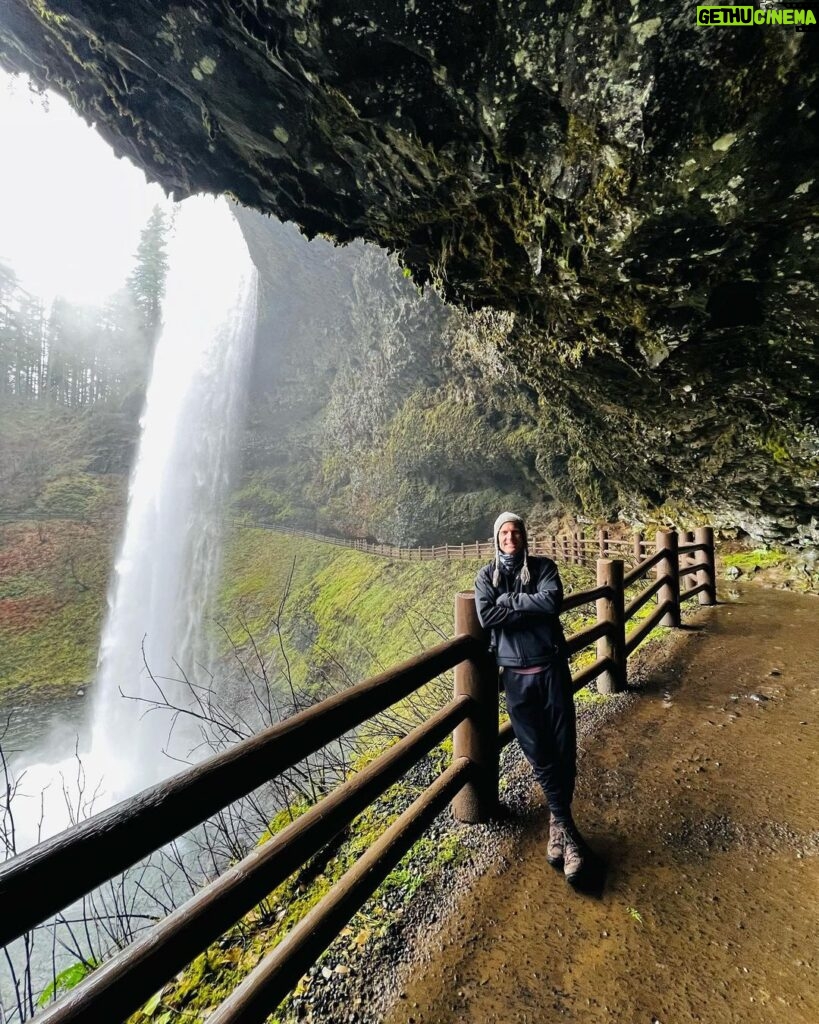 Patrick Fabian Instagram - Happiness is…….hiking at #silverfallsstatepark #oregon #stateparks #nature #SouthFalls Have a great weekend! @lowaboots @thenorthface @alltrails