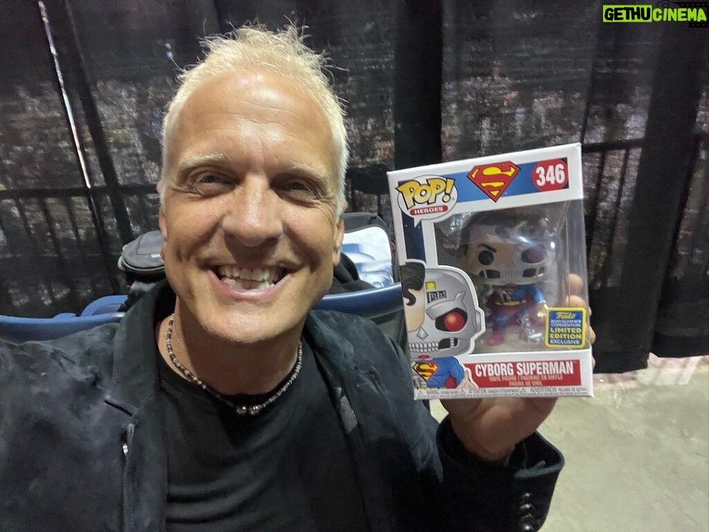 Patrick Fabian Instagram - Thanks to everyone who came out @stocktoncon to say hi……special shout out s to Lalo & Godzilla….and the HHM art and the RUSH Bear, and Cyborg Superman @originalfunko …..it was a whirlwind and a blast! 💙P #stocktoncon #bettercallsaul #thelastexorcism #dcanimatedmovies #cyborgsuperman #xena #revyummypants
