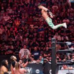 Paul Gruber Instagram - Air Yoots in the United Center Tune in to @allelitewrestling Dynamite live tonight as @orangecassidy tries to punch Matt Hardy right in the MOUTH 📸: @scottlesh724