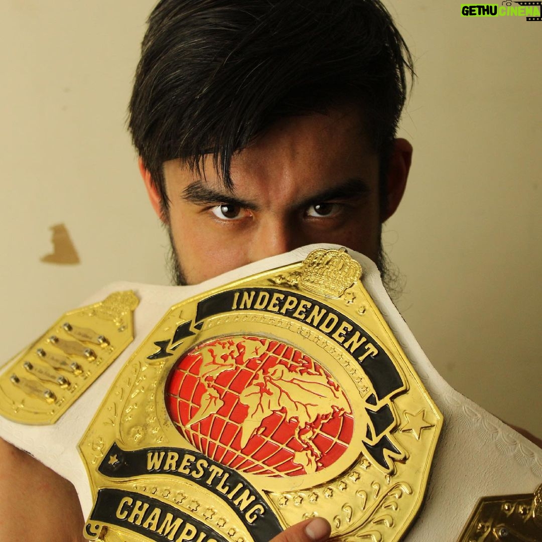 Paul Gruber Instagram - BIG CALLUX. GOOD AT PHOTOGRAPHY. WAY TO USE LIGHTING TIPS FROM HAROLD AARON 📸: @calluxpw Worldwide Wrestling Dojo