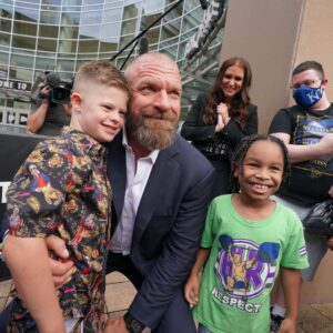 Paul Michael Lévesque Instagram - An electric feeling before tonight’s episode of #Smackdown. @stephaniemcmahon and I couldn’t wait to see the @WWE Universe! We’re live on @foxtv in less than a half hour from Houston, TX!!! #WelcomeHome @wweonfox @toyotacenter
