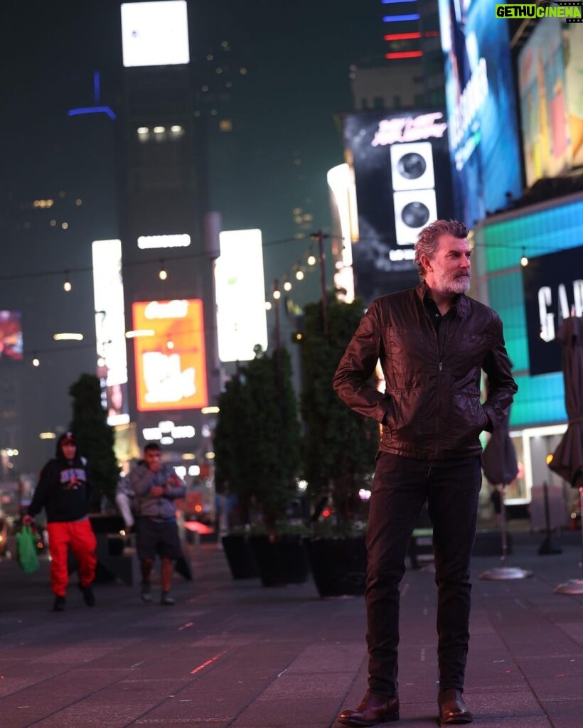 Paul Walling Instagram - Thanks @shotofdim 🇺🇦 . . . @williamrast @gap @theory__ @gstarraw Times Square