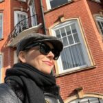 Paula Lobo Antunes Instagram – Off to work 🎥
Foi aqui em Londres  que me formei como actriz, e que privilégio poder voltar cá para filmar. 🙏🏻
.
.
🙏🏻 @irajdeepchoudhury @artur_ribeiro_tavola_redonda 
@londonukfilms 
#ateachersgift