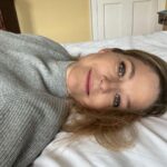 Paula Lobo Antunes Instagram – Quando chove….tira se selfies 😜 
#nofilter #justselfies Boxted Hall