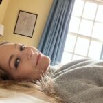 Paula Lobo Antunes Instagram – Quando chove….tira se selfies 😜 
#nofilter #justselfies Boxted Hall