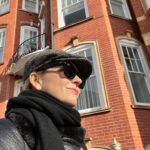 Paula Lobo Antunes Instagram - Off to work 🎥 Foi aqui em Londres que me formei como actriz, e que privilégio poder voltar cá para filmar. 🙏🏻 . . 🙏🏻 @irajdeepchoudhury @artur_ribeiro_tavola_redonda @londonukfilms #ateachersgift