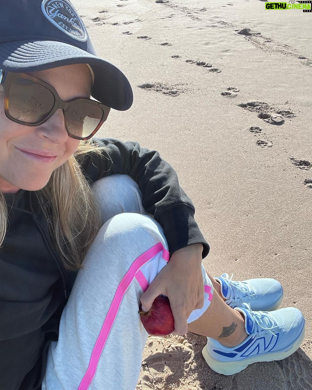 Paula Lobo Antunes Instagram - Morning walk… ☀️