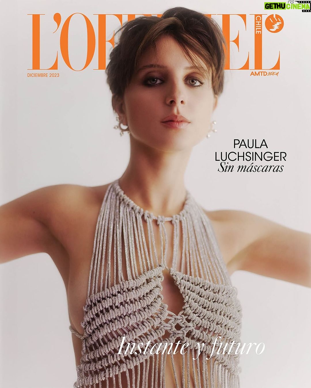 Paula Luchsinger Instagram - #LlegóLOFFICIEL – “Entiendo la actuación desde un lugar distinto; cuando tienes la oportunidad de hacer este tipo de personajes, es un desafío muy grande, pero también involucra un cambio en la visión del mundo. Sobre todo, trabajando con personas que saben tanto, tan creativas y sensibles”. Cantó The Ronettes en una teleserie, bailó reguetón en los cerros de Valparaíso y fue hacker en ‘La Jauría’. La carrera de @paulaluchsinger ha estado llena de desafíos que representan a la actual generación de actrices chilenas. Ahora, con su papel en ‘El Conde’ de Pablo Larraín, queda más claro que nunca: Ni suerte ni sueño, lo suyo fue un despertar fortuito. Paula Luchsinger es nuestra portada de diciembre 2023. L’OFFICIEL CHILE 016. Disponible a través de nuestra página web y en puntos de venta seleccionados. www.lofficielchile.com __ Entrevista: @martiriosway Fotografía: @carlos.saav Styling: @gabicorderop MUA: @maria_paz_urra x @chanel.beauty Dirección de arte: @savingpines Asistente de fotografía: @felipemercad0 Asistente de styling: @vgdv__ Agradecimientos: @aninatgaleria x @elisaasslerartista