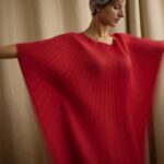 Paula Luchsinger Instagram – 🌹🌹🌹🌹🌹 

Muchas gracias @maria_paz_urra_ por el maquillaje y el más lindo casquette, @paolaagullo @thevintage_sisters por el vestido hermoso de los 60’s, @carlosortegaphoto por estas fotos increíbles y @pia.glsswrks por mi anillo amado🦋