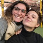Paula Luchsinger Instagram - Algunas fotos del rodaje de El Conde 🦇 Que suerte poder trabajar con equipos tan talentosos y poder aprender de ellos y ellas. No tengo fotos con todxs pero les agradezco y los llevo en mi ♥️