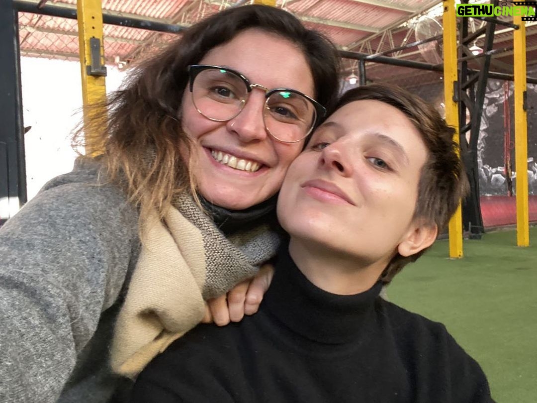 Paula Luchsinger Instagram - Algunas fotos del rodaje de El Conde 🦇 Que suerte poder trabajar con equipos tan talentosos y poder aprender de ellos y ellas. No tengo fotos con todxs pero les agradezco y los llevo en mi ♥️