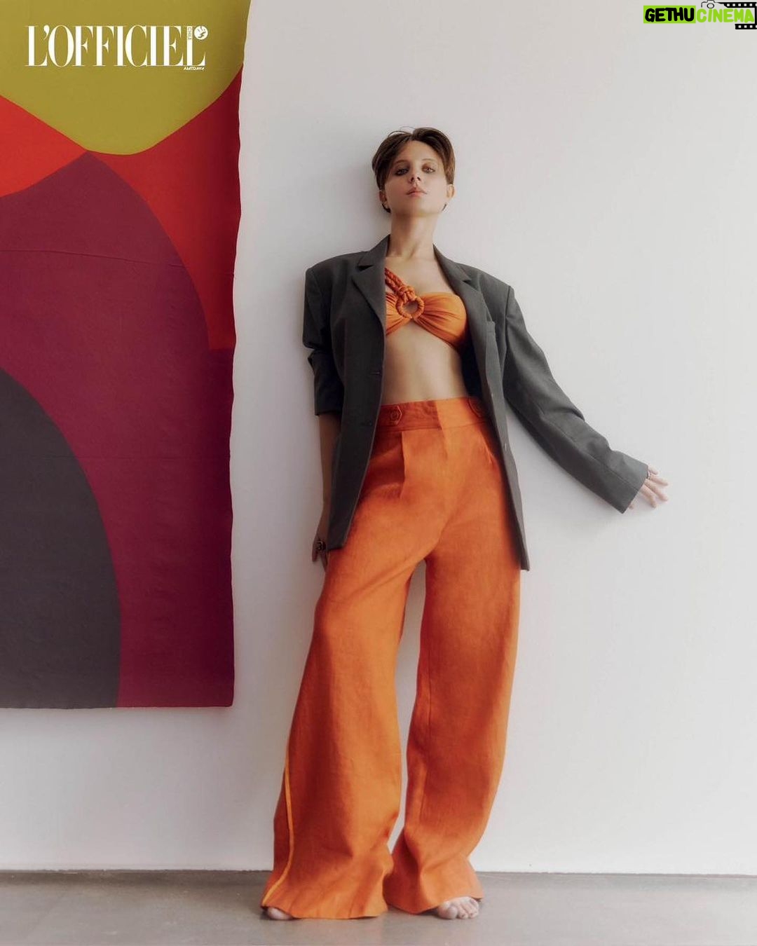 Paula Luchsinger Instagram - Muchas gracias @lofficielchile y a todo el equipo por esta linda entrevista y portada, ya está disponible en su página por si quieren leerla 🧡🧡🧡 Entrevista: @martiriosway Fotografía: @carlos.saav Styling: @gabicorderop MUA: @maria_paz_urra x @chanel.beauty Dirección de arte: @savingpines Asistente de fotografía: @felipemercad0 Asistente de styling: @vero_diazvaldes_ Agradecimientos: @aninatgaleria x @elisasslerartista