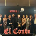 Paula Luchsinger Instagram - Muy feliz porque ayer fue la premiere de El Conde 🦇🦇🦇 desde hoy en algunos cines y desde el 15 en Netflix✨✨✨ Muchas gracias a @franklinathos por todo!!! 💘💘💘Por su maquillaje, peinado, styling (impactante todas las cosas que hace este hombre) y a @srta.mariacarolina por la confección increíble del vestido! 💖