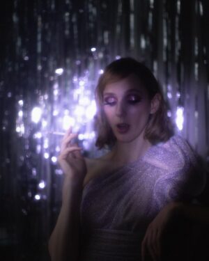 Pauline Clément Instagram - ✨🦌🥂 Happy new year ❄️🎄🤍

🪷 Rigolade amour et paillettes 🌙