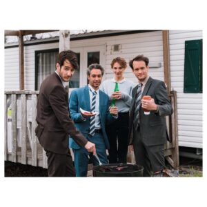Pauline Clément Instagram - On tournait "Camping Family" en Californie. 
Ou alors on était à Champigny sur Marne, je sais plus trop ... 🍗 🍻 
@benjaminsibioude 🎞