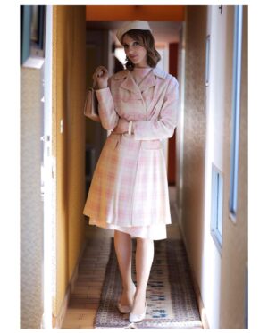Pauline Clément Instagram - Kitchouille rétro 🐩
👗 @salomebrussieux & 🎞 @guillaume_cremonese