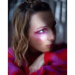 Pauline Clément Instagram - 🎄 les plus sérieuses d’entres nous potassent déjà leur Christmas makeup ⛄️ Avec mon gangs : 💋 @justine_sirabella 📸 @capucinedechocqueuse 💇‍♀️ @paulinebordier 🤍 @katiasanchezparis