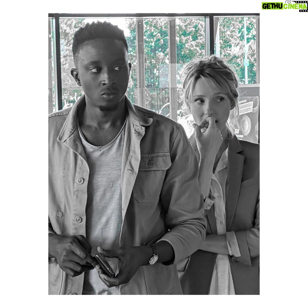 Pauline Clément Instagram - Clap de Fin " Jumeaux mais pas trop " réalisé par @wilmeance & @olivierducray 🍿🎬🍿 @ahmed_sylla @bertrand_usclat @romainlancry @gerardjugnot.off @laurianeescaffre @yvonnickmuller @marcriso @medi.sadoun @ladjidoucoure7 @josephineose Isabelle Gelinas, Jean Luc Bideau, Jean Michel Lahmi, @guillaume_carcaud @antoinepezet @denisrou @johanncuny ... ... 😍💐💐😘