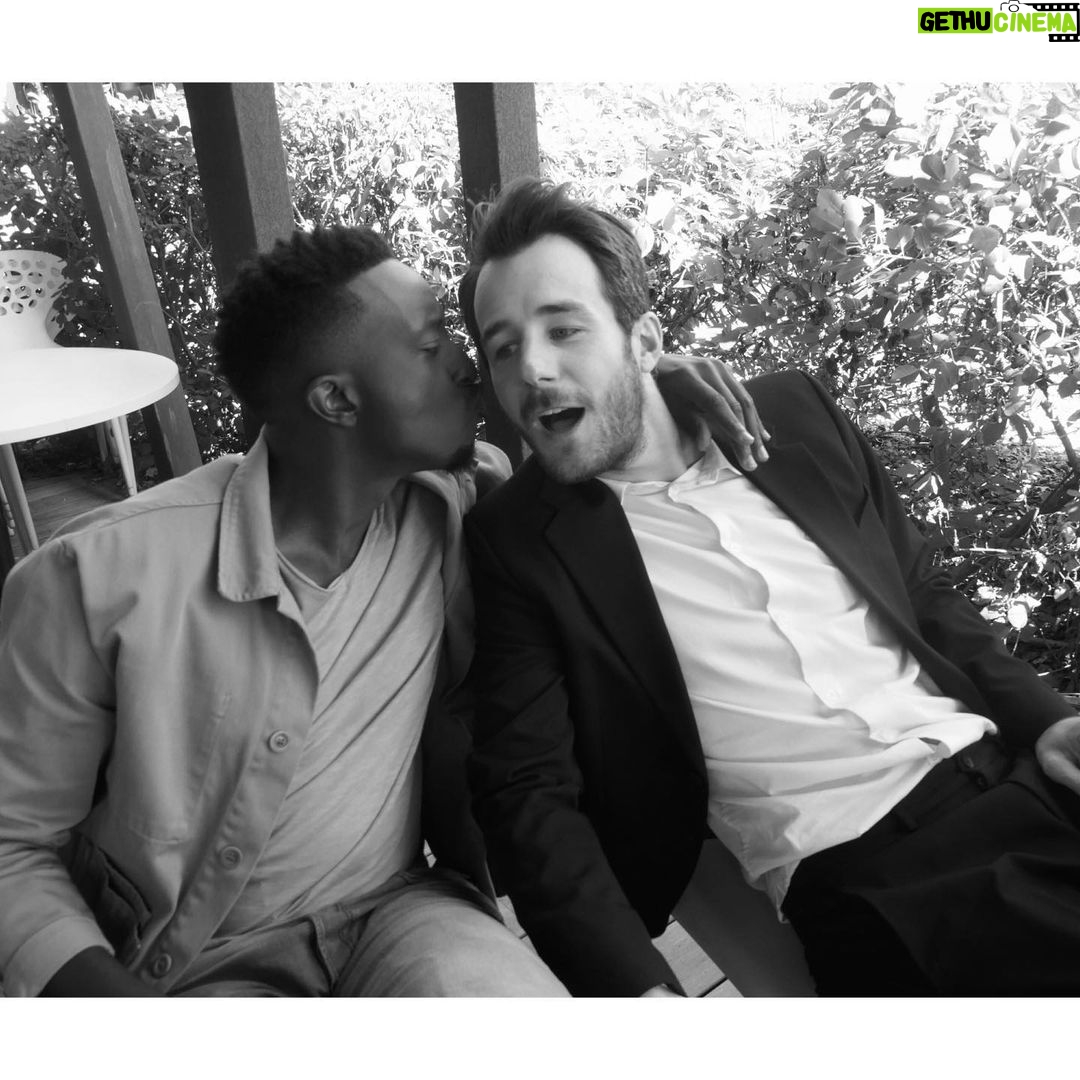 Pauline Clément Instagram - Clap de Fin " Jumeaux mais pas trop " réalisé par @wilmeance & @olivierducray 🍿🎬🍿 @ahmed_sylla @bertrand_usclat @romainlancry @gerardjugnot.off @laurianeescaffre @yvonnickmuller @marcriso @medi.sadoun @ladjidoucoure7 @josephineose Isabelle Gelinas, Jean Luc Bideau, Jean Michel Lahmi, @guillaume_carcaud @antoinepezet @denisrou @johanncuny ... ... 😍💐💐😘