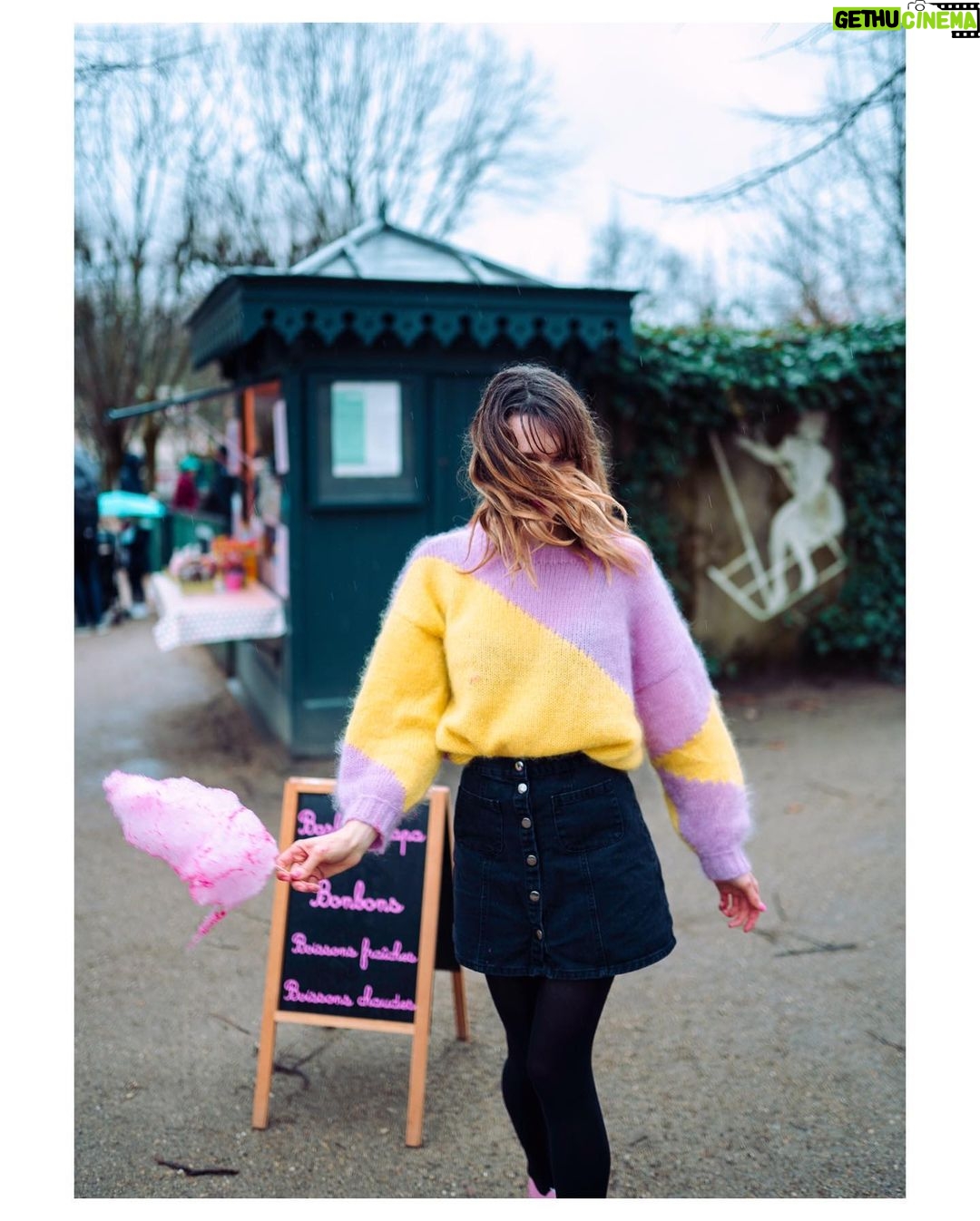 Pauline Clément Instagram - 🍭 Il pleut sur ta Barbapapa🍬 👩🎨 @lornillu 📷 @thomas.sabatier