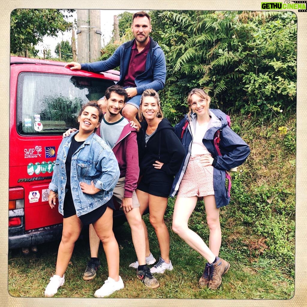 Pauline Clรฉment Instagram - ๐ค๐Entre les prises ๐๐๐ปโโ๏ธ . . Avec @rodolphelauga @inesregmec @kevindebonne @laurieperet @anthonysonigo @constancelabbe ๐ท @alicesperanto ๐ฆน๐ผโโ๏ธ @ameliesalomon