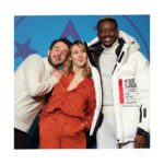 Pauline Clément Instagram – 🤍 Jumeaux mais pas trop 🤍 
Prix du public au @festivalpedhuez 🌨
🚡
On a tourné en pleine canicule avec @ahmed_sylla & @bertrand_usclat et on a reçu un prix dans la neige☃️

Merci à @olivierducray & @wilmeance de m’avoir donné un rôle de fille brillante qui a fait de grandes études alors que j’ai pas le bac. 😘❄️

#fah2022 #festivalalpedhuez Festival de l’Alpe d’Huez