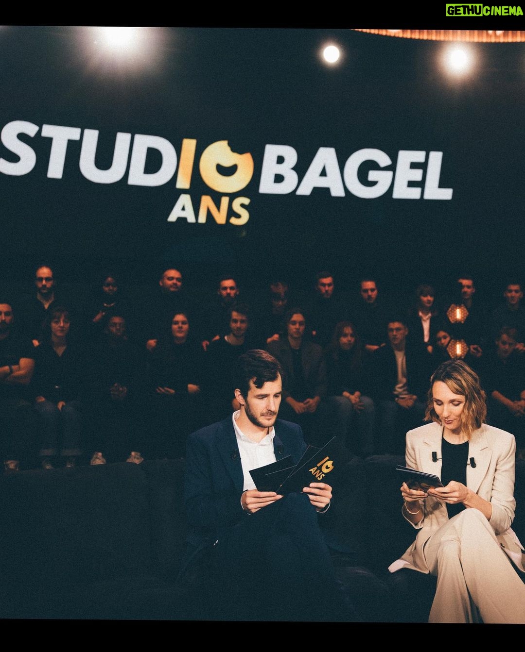 Pauline Clément Instagram - ♥️Vracs de la semaine : ❤️ Avec @bertrand_usclat on a présenté le prime @studiobagel et c’est demain sur Canal + ! Ce soir on est invités chez @mouloudachour sur Clique. Sinon Peluche 🐱 hiberne et je suis pas sûr de retrouver mon manteau au vestiaire … Photos de prime @laurag_photo/@studiobagel Photos pour Clique @diane_moyssan 🤍 Merci @icicle__official 🌨️