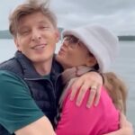 Pavel Volya Instagram - Владивосток прекрасен! Провели тут 4 дня. Это очень мало, чтобы успеть увидеть все. Ловите небольшой ролик из обрывков видео, которые успели заснять. А сколько всего еще осталось за кадром. Резюмирую. Красота невероятная, лучший вид на город в @magnum.grand.palace, королевский цирк Гии Эрадзе - лучший в мире, масштабы и экспозиция Владивостокского океанариума поражают. Владивосток, спасибо за прием! Обязательно приедем еще. И с семьей, и с концертами. А мы погнали дальше!