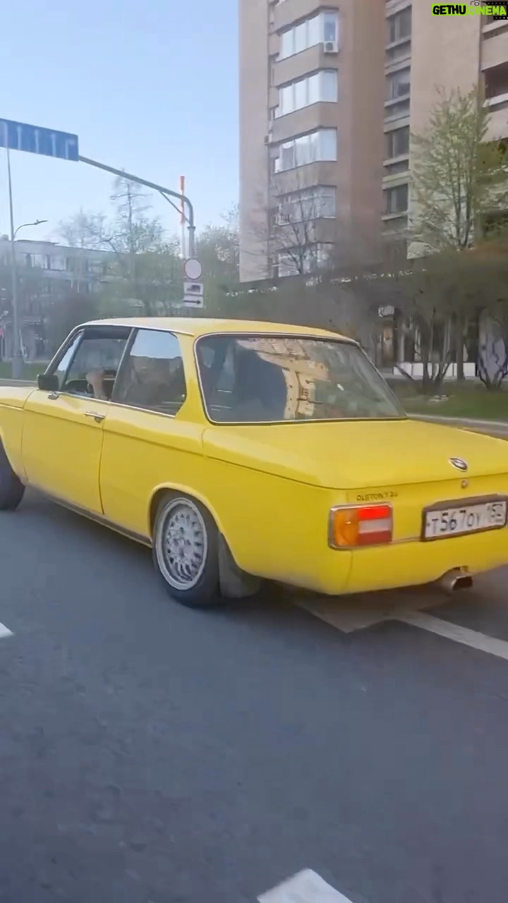 Pavel Volya - 182.3K Likes - Только посмотрите, какую красотку я встретил на дорогах Москвы!
