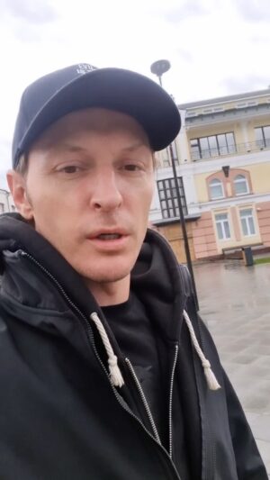 Pavel Volya Instagram - Чебоксары, у вас очень красиво! Я гулять. 
До встречи вечером на концерте в Чебоксары-Арена!