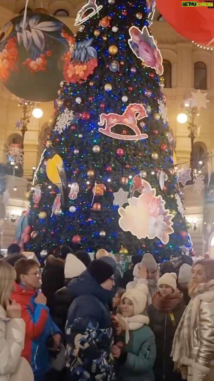 Pavel Volya Instagram - Ну какая красота! Все, кто в Москве и рядом, за новогодним настроением - в центр!