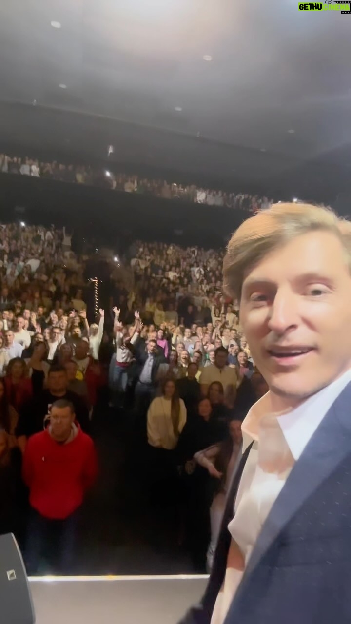 Pavel Volya Instagram - Первый концерт тура! Это Нижний Новгород! Спасибо за теплый прием! Завтра второй концерт здесь же. Простите, билетов уже нет. Ребята из других городов, позаботьтесь о билетах заранее. На очереди еще 10 концертов. Следующий 29 октября в Новосибирске!