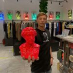 Pavel Volya Instagram - У нас @volyawear наконец-то в наличии ваши любимые «Маяковский», «Есенин», «Толстой». Знаю, многие их долго ждали. Приходите в наш магазин в @metropolisru на 3 этаже. Кстати, до 8 октября В ТЦ Метрополис проходит Неделя моды. Команда приготовила для вас модные показы, паблик-токи, мастер-классы и многое другое. Приходите и заглядывайте к нам! erid: Kra23wYYQ Реклама. ООО «Воля Веар». ИНН: 7727425986. ТЦ МЕТРОПОЛИС
